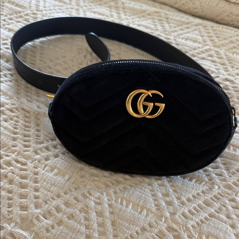 Gucci Black and Gold Fanny Belt Bag EXCELLENT